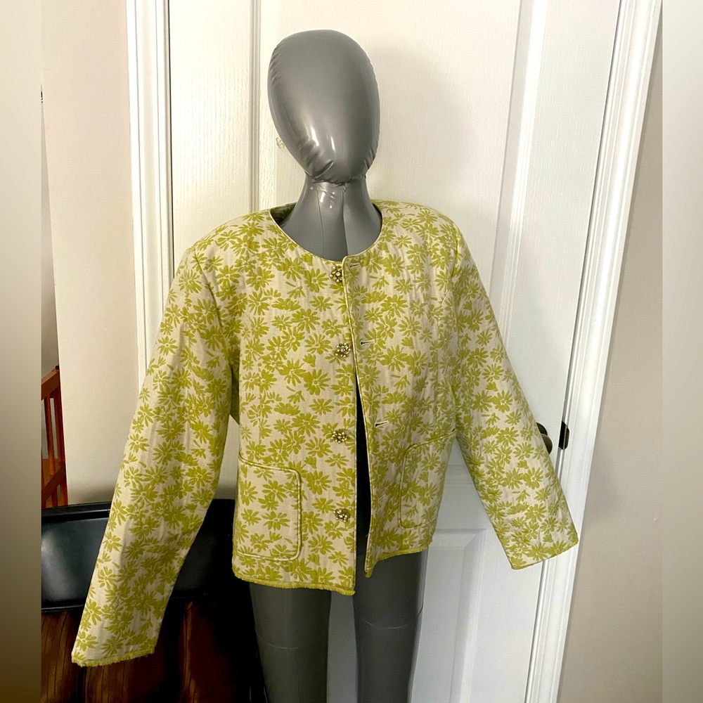 Cynthia Max blazer is perfect for the office, dinner, or meetings.